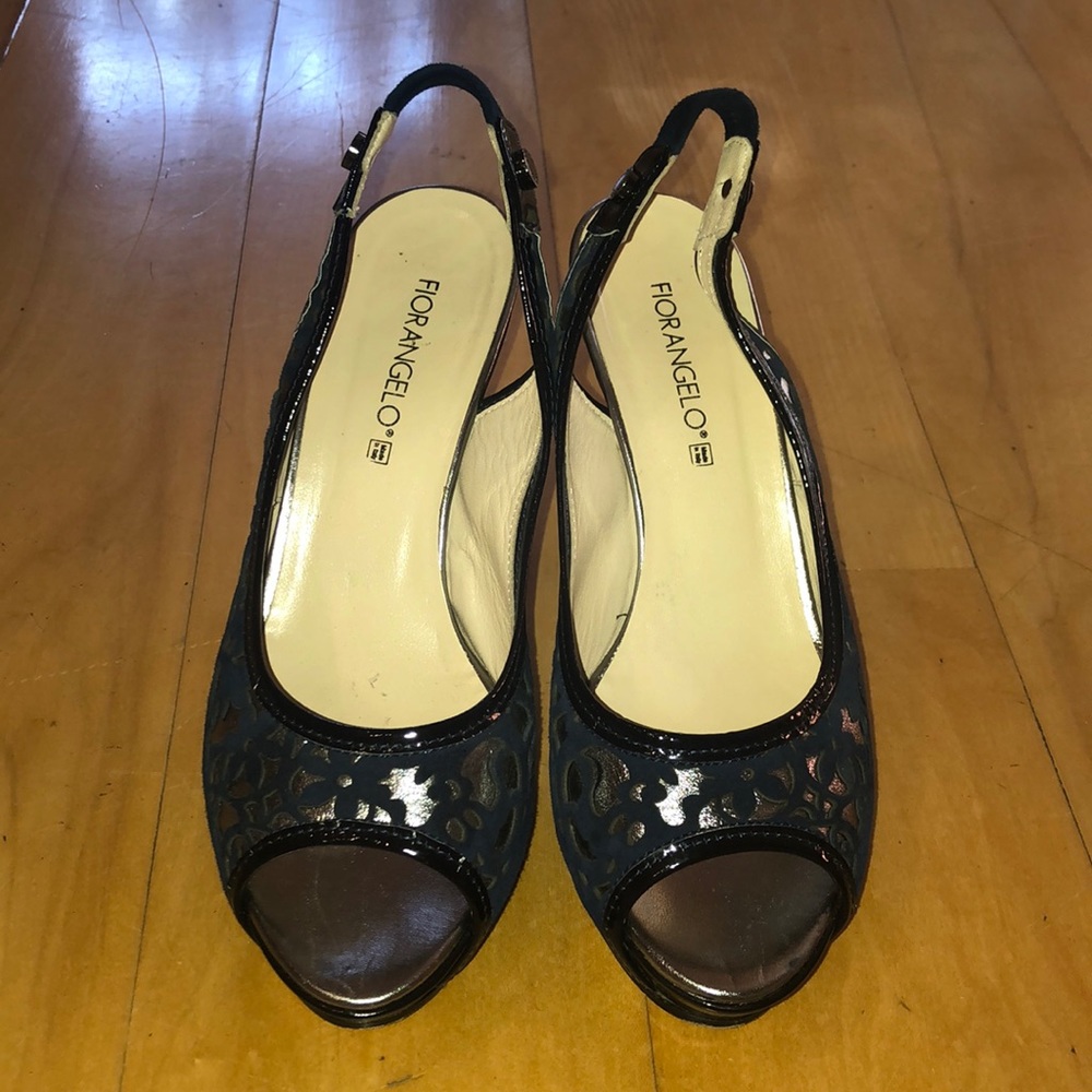 Sling back platform sandal with flower print.